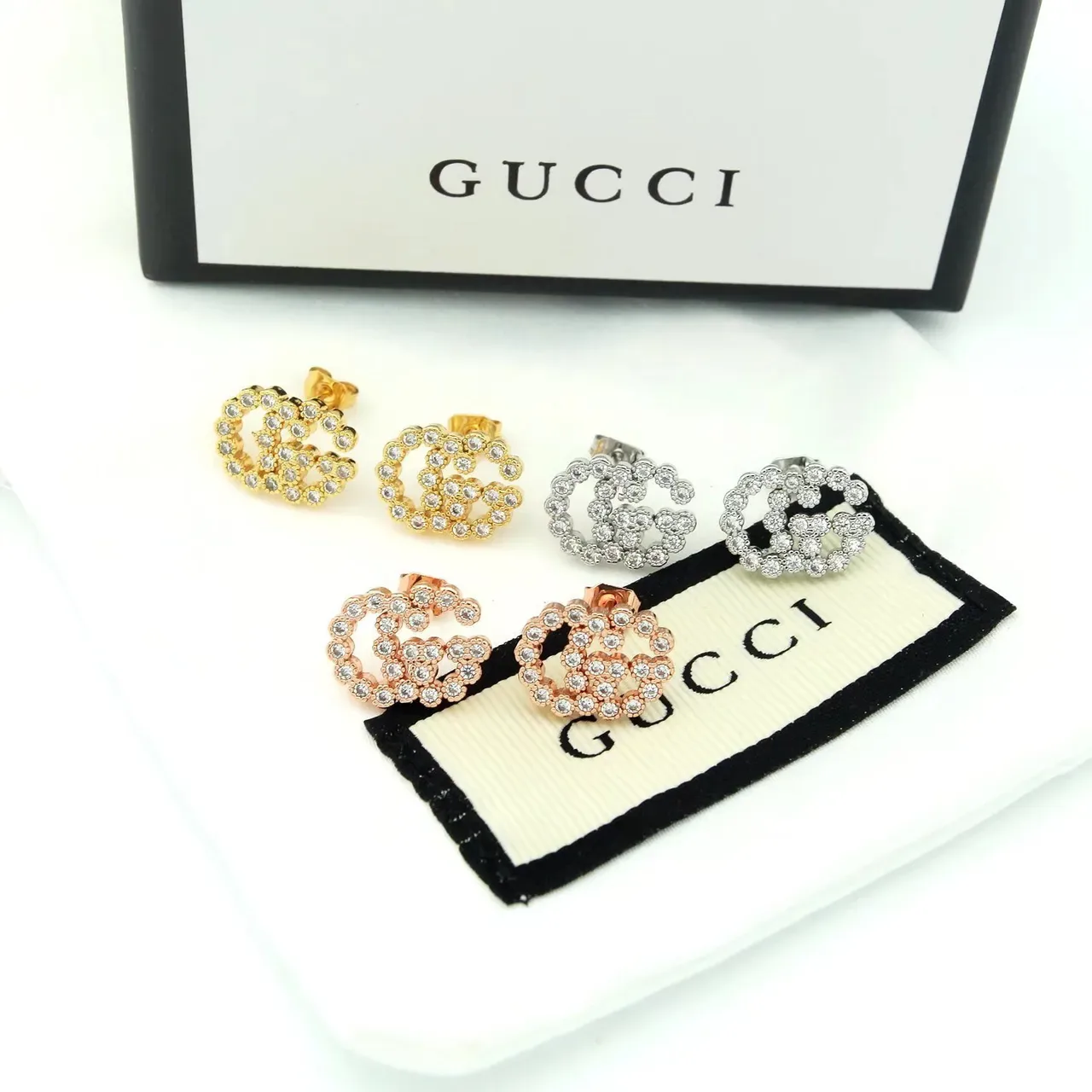 أقراط غوتشي Running G Pavé بالماس الذهب عيار 18 9