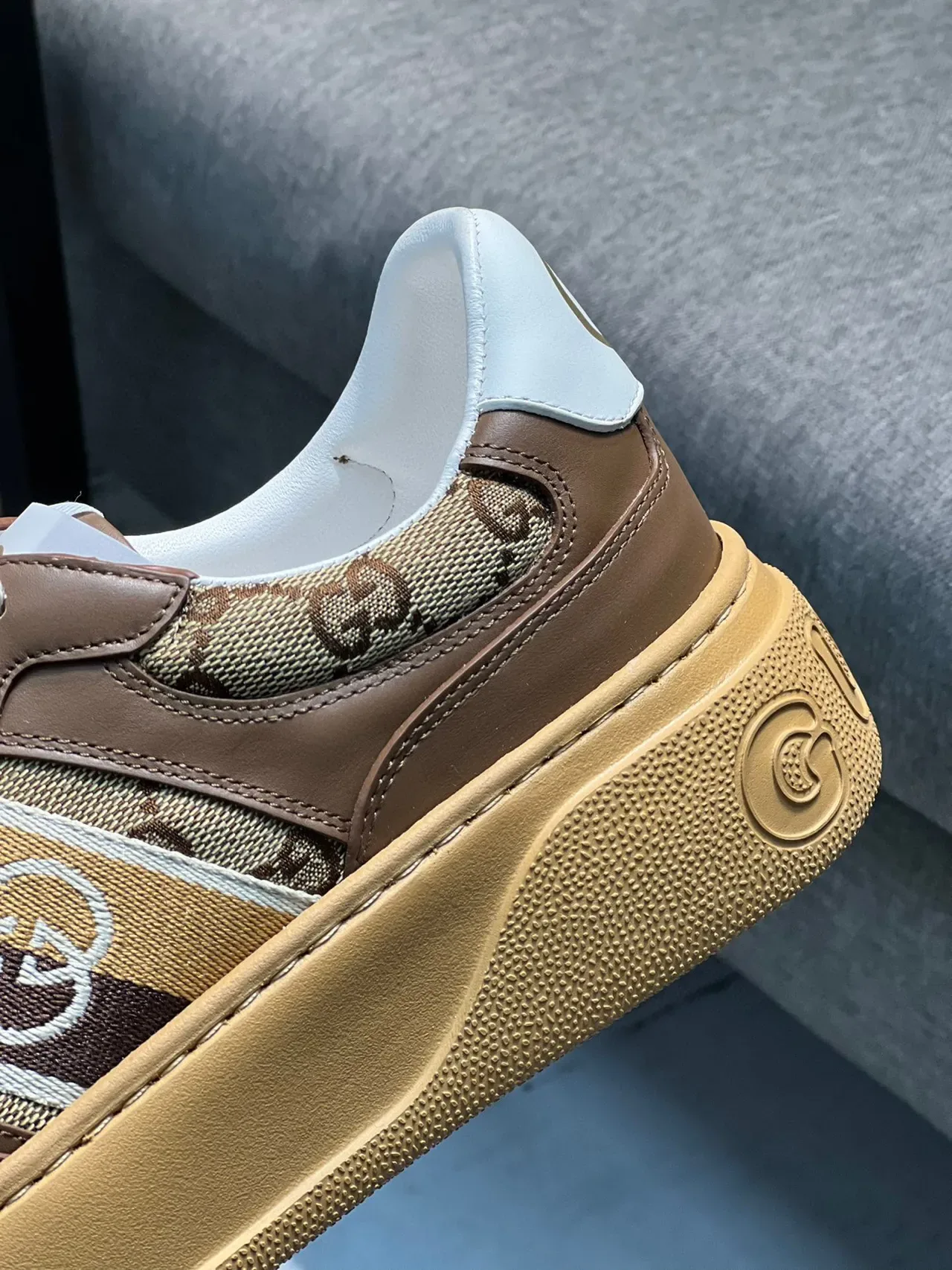 Gucci Screener বাদামি বেইজ প্ল্যাটফর্ম সোল GG Monogram Canvas চাংকি স্নিকার 8