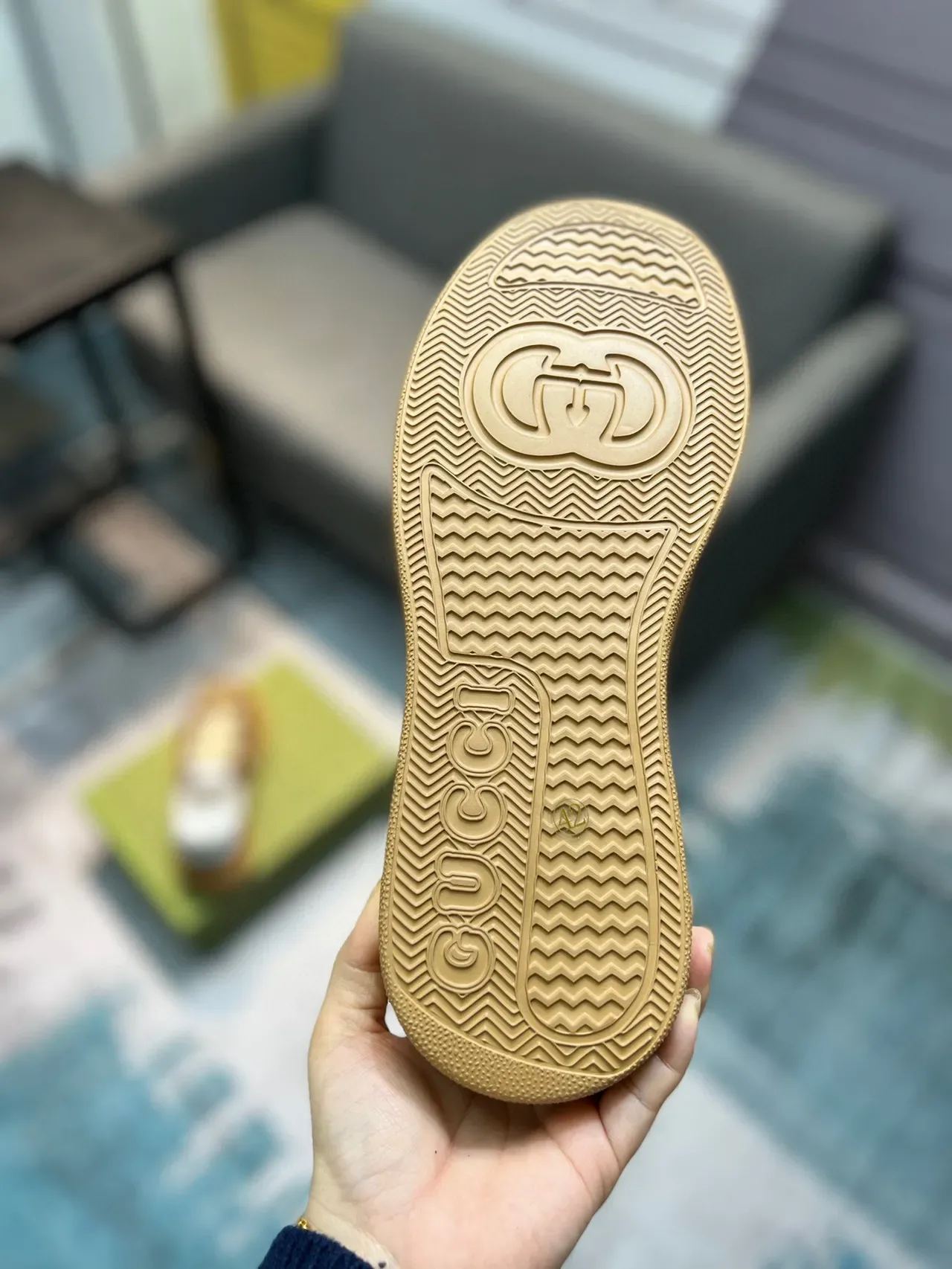 Gucci Screener বাদামি বেইজ প্ল্যাটফর্ম সোল GG Monogram Canvas চাংকি স্নিকার 9
