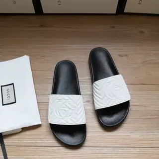 Gucci Screener 压花 GG Monogram Black and White 拖鞋