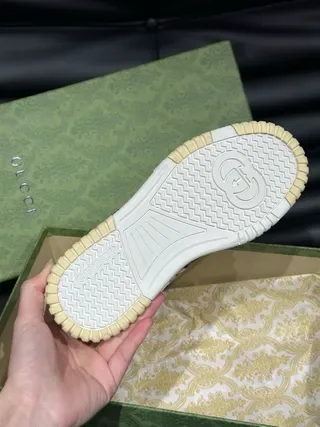 Gucci Screener GG Monogram blanco y beige zapatillas lifestyle 3