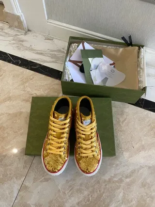 Gucci Screener Tênis Lifestyle Dourado com Paetês de Bico Alto 4