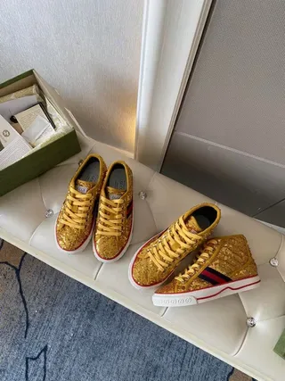 Gucci Screener Tênis Lifestyle Dourado com Paetês de Bico Alto 7