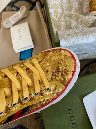Gucci Screener Tênis Lifestyle Dourado com Paetês de Bico Alto 8