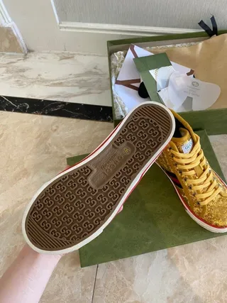 Gucci Screener Tênis Lifestyle Dourado com Paetês de Bico Alto 9