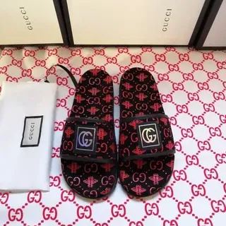 Gucci Screener Monogram-Print zapatillas de deslizamiento negras y rojas