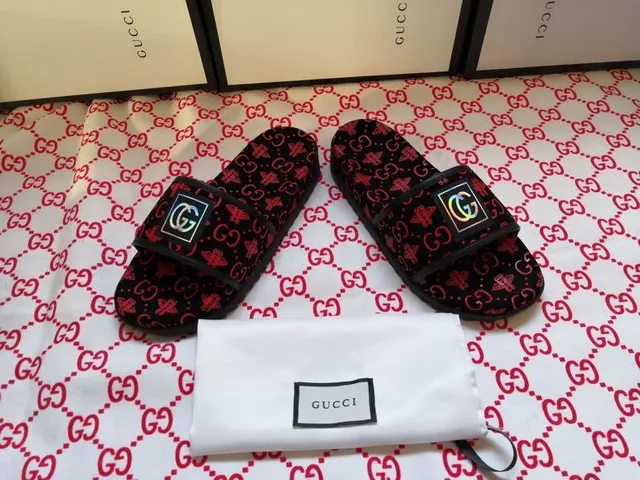 Gucci Screener 单色印花 黑色和红色拖鞋 7