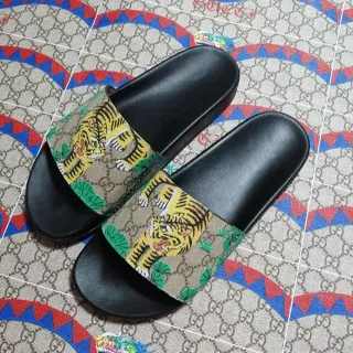 Gucci Screener 虎纹 GG Supreme 帆布拖鞋