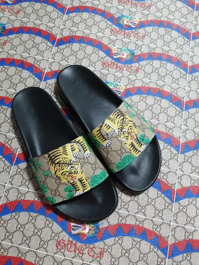 Gucci Screener Tiger-Print GG Supreme Canvas Slippers 2