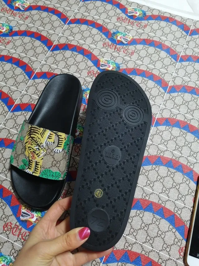Gucci Screener Tiger-Print GG Supreme Canvas Slippers 3