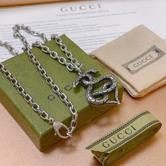 Gucci Serpenti Pingente de Cobra Texturizada Prata Verde Corrente Oval Ornada 6