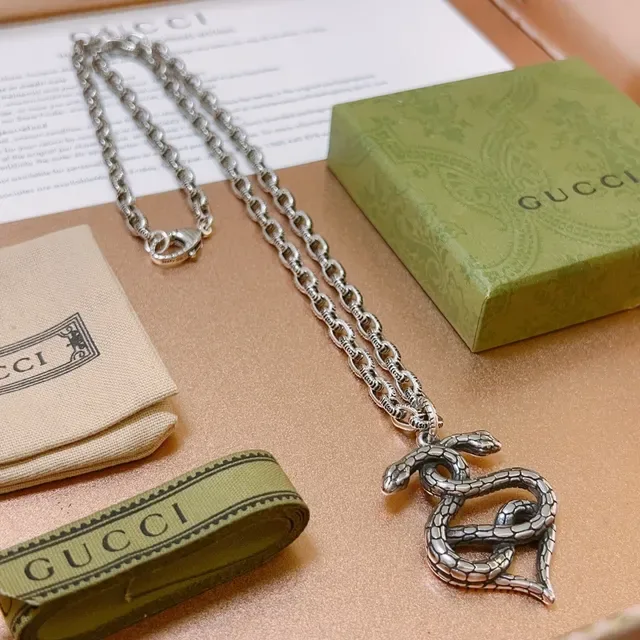 Gucci Serpenti Pingente de Cobra Texturizada Prata Verde Corrente Oval Ornada 7