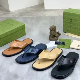 Gucci Slide Black Beige Embossed Logo Strap Patent-Finish Upper Slippers