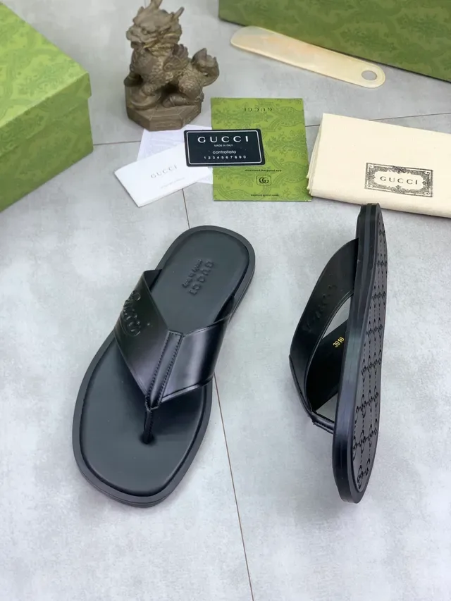 Gucci Slide Black Beige Embossed Logo Strap Patent-Finish Upper Slippers 4