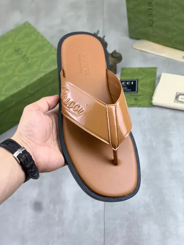 Gucci Slide Black Beige Embossed Logo Strap Patent-Finish Upper Slippers 10