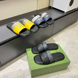 صنادل Gucci Slide Logo-Embossed Monogram Canvas