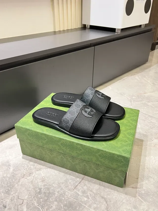 Gucci Slide Logo-Embossed Monogram Canvas Sandálias 7