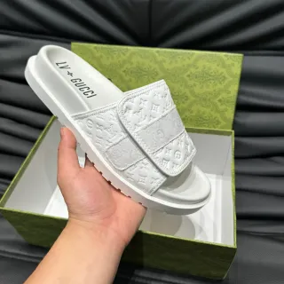 Gucci شرابات بيضاء مطبوعة بمونوغرام حزام واحد