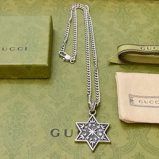Gucci তারকা পেন্ডেন্ট রূপালী কার্ব চেইন নেকলেস