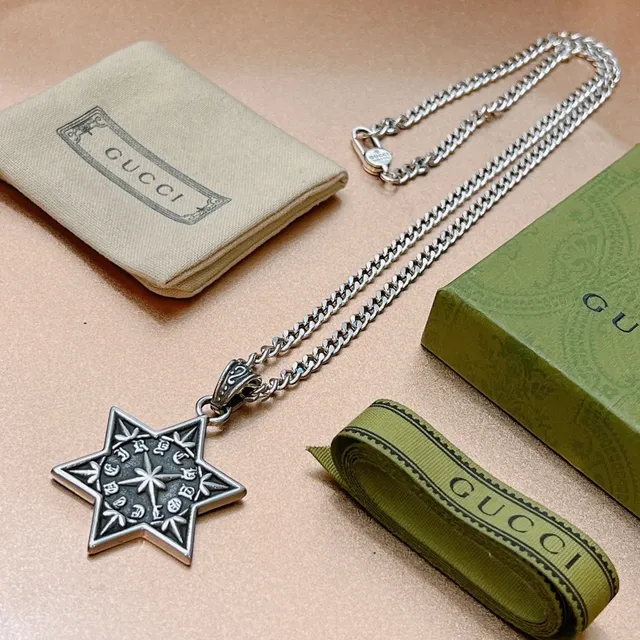 Gucci Star Pendant Silver Curb Chain Necklace 8