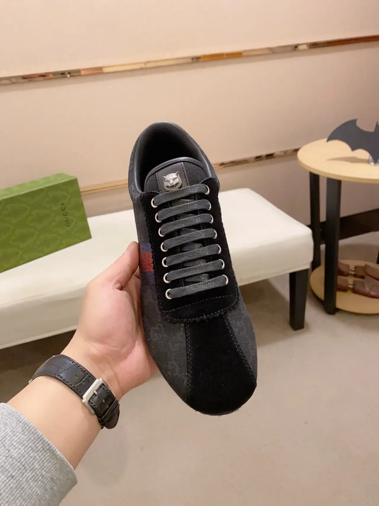 Tênis Gucci Tennis 1977 Preto Monogram Lona Camurça Bico Web Stripe Lifestyle 5