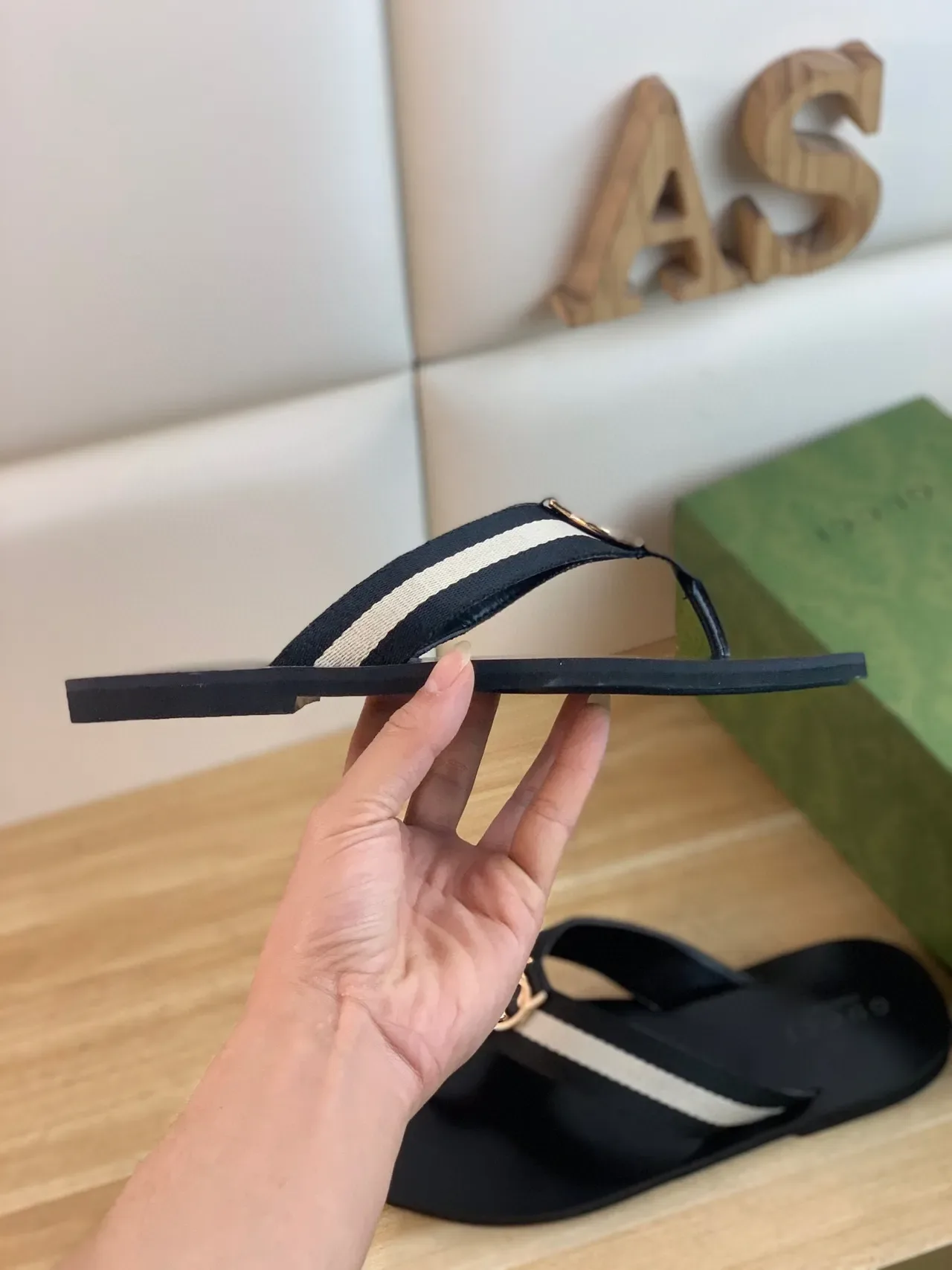 Gucci ويب ستريب فليب فلوب أسود بيج ثونج كاجوال صنادل 6