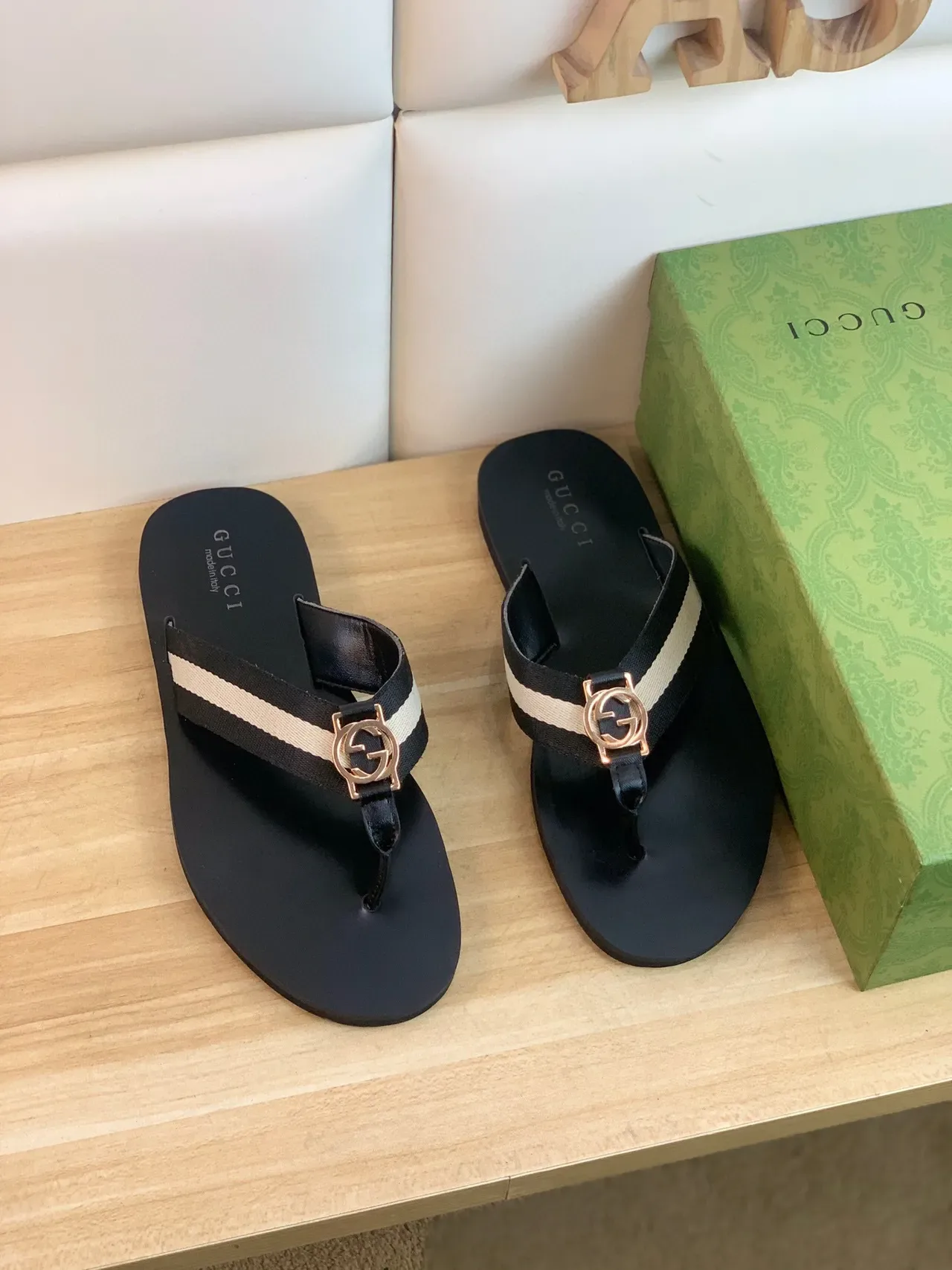 Gucci ويب ستريب فليب فلوب أسود بيج ثونج كاجوال صنادل 9