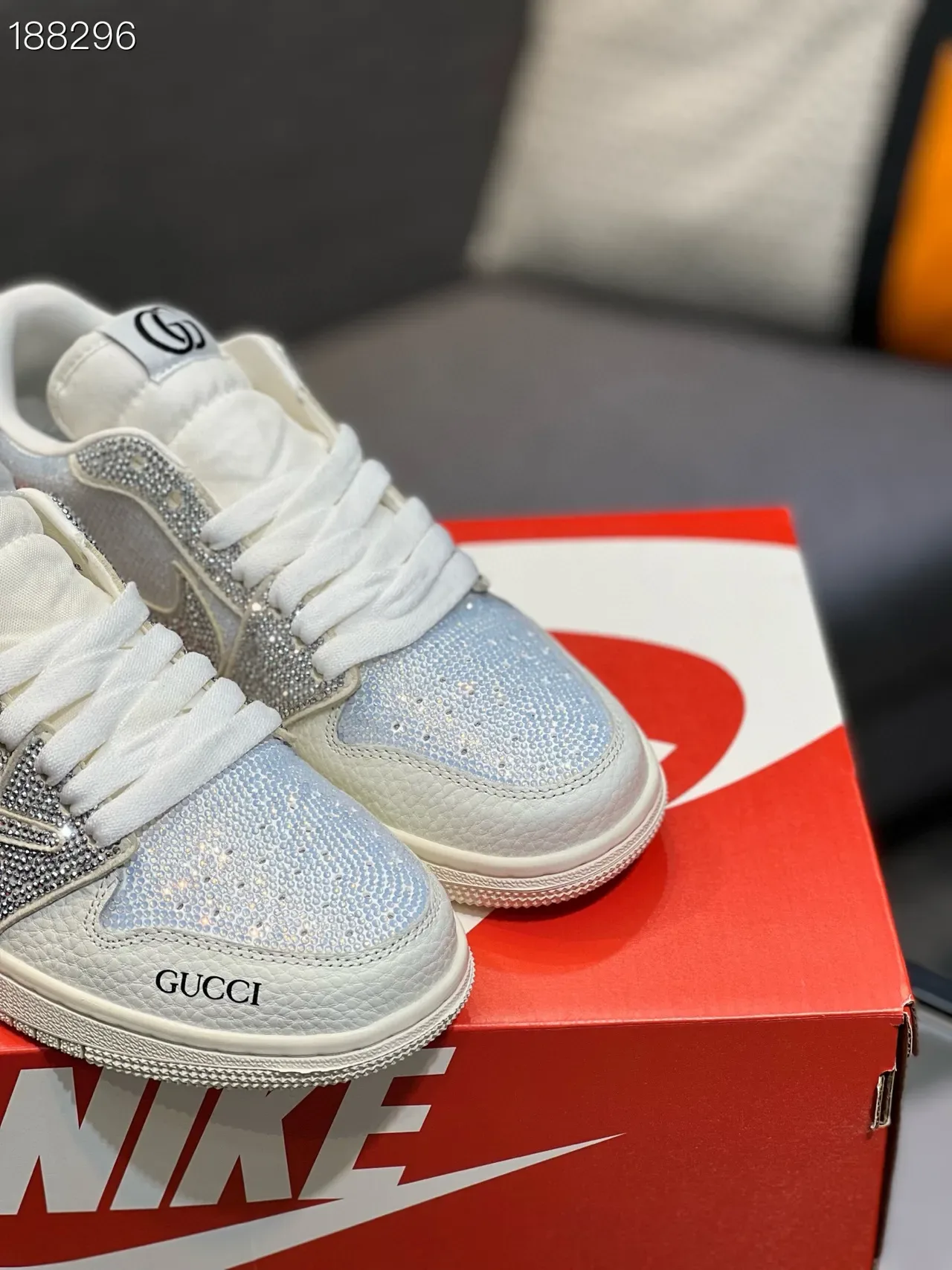 Gucci Chaussures lifestyle blanc argenté ornées de cristaux low-top 5