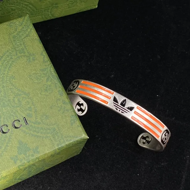 Gucci x Adidas Trefoil Bracelet de Poignet Orange Émaillé 2