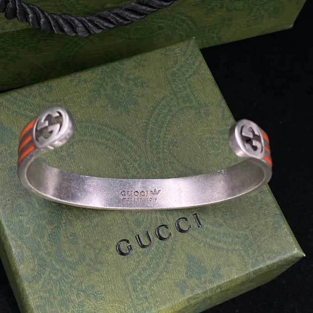 Gucci x Adidas Trefoil Bracelet de Poignet Orange Émaillé 3