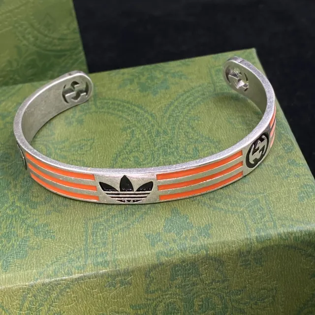Gucci x Adidas Trefoil Bracelet de Poignet Orange Émaillé 4