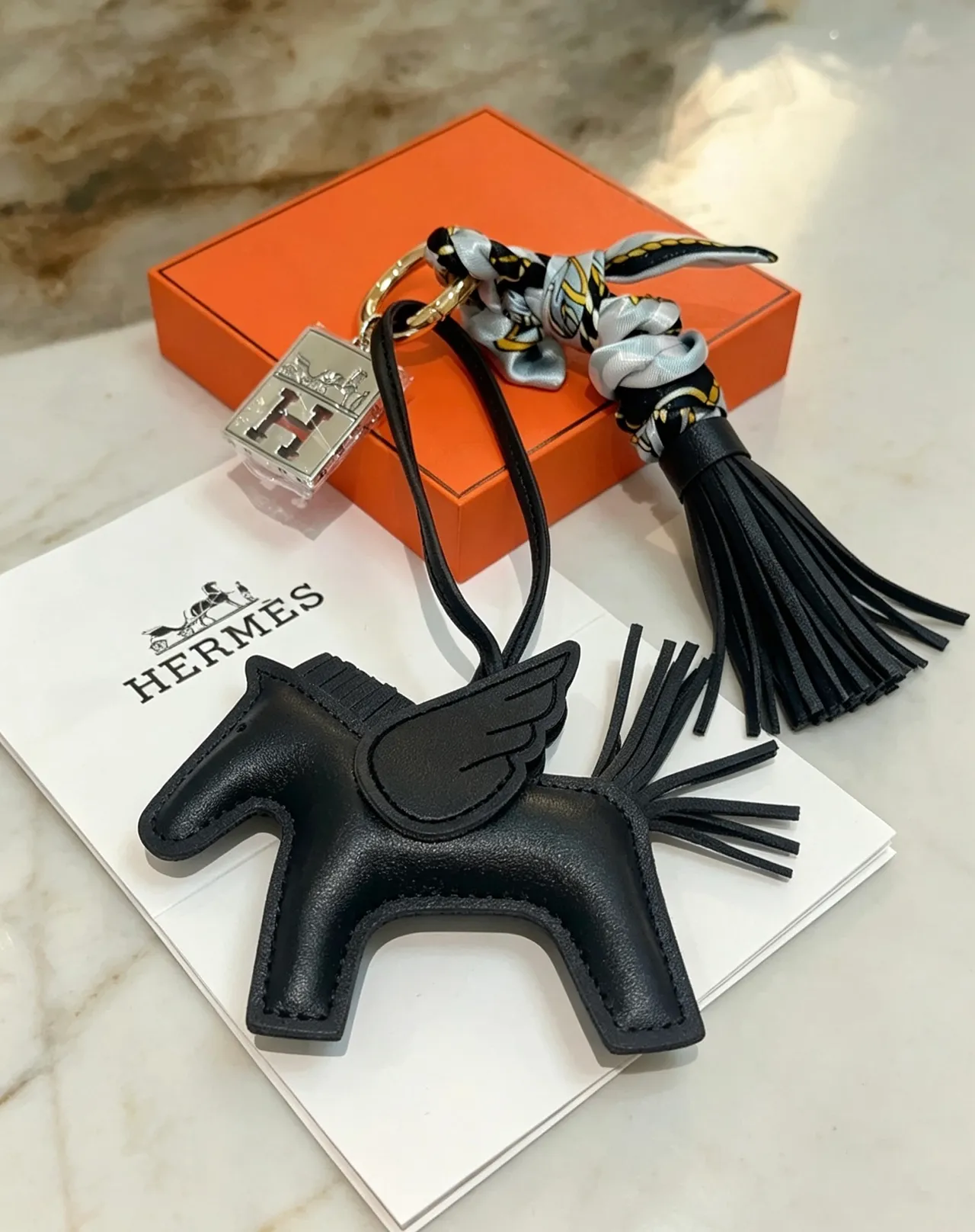 Hermès Birkin बेज पेबल्ड चमड़े का टॉप-हैंडल टोट बैग 2
