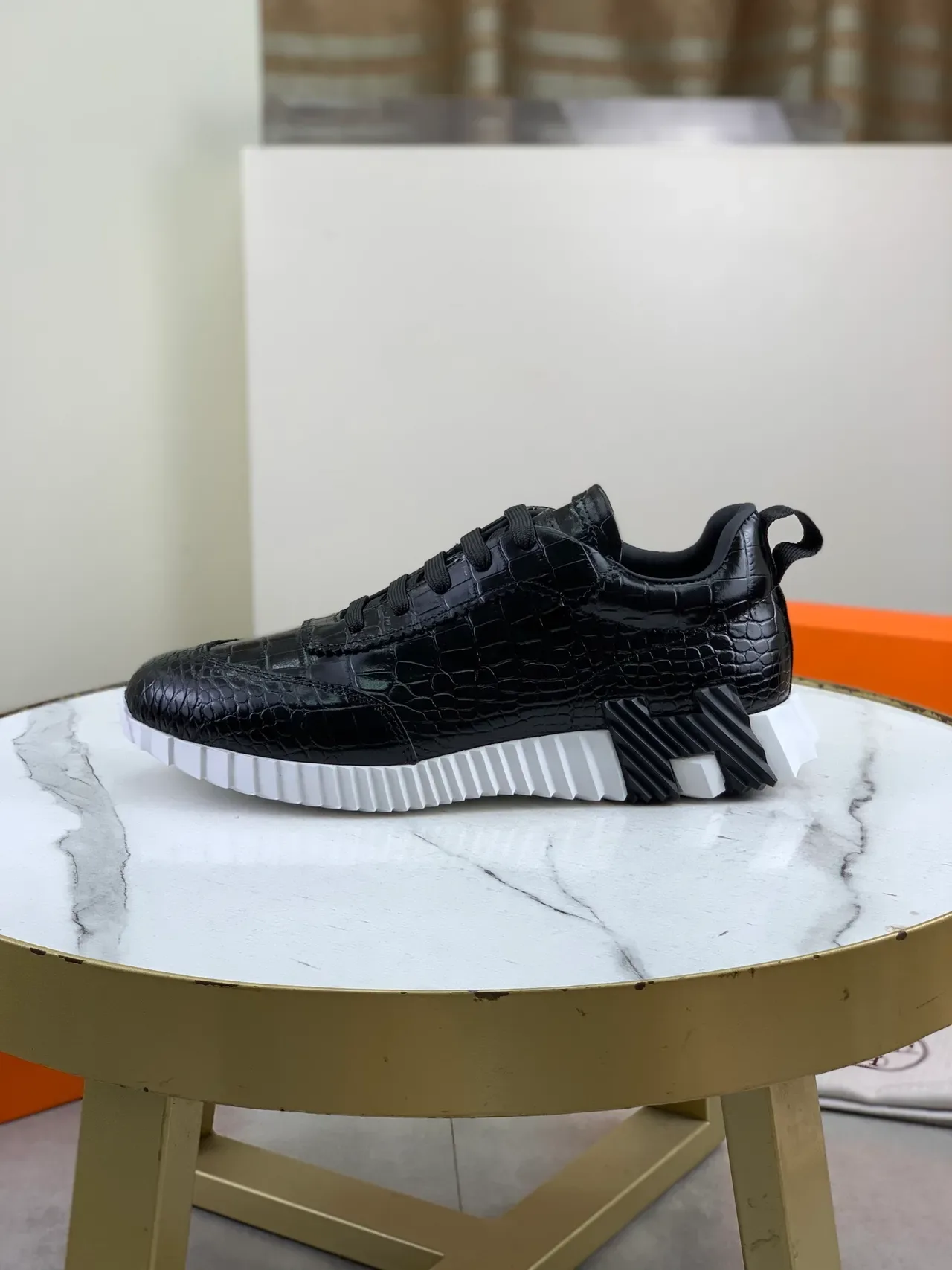 Hermès Sneakers Lifestyle De Cuero Negro Con Embossado De Cocodrilo 5