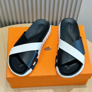 Hermès काला सफेद क्रॉस स्ट्रैप सैरेटेड सोल चप्पल