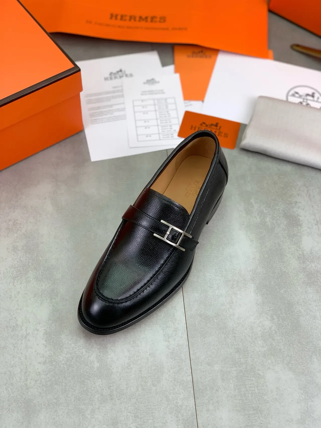 Hermès H Buckle কালো টেক্সচার্ড লেদার লুফার 4