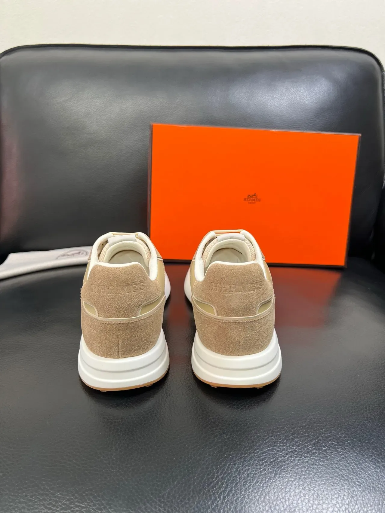 Hermès H 标志 米色 麂皮网面生活运动鞋 3