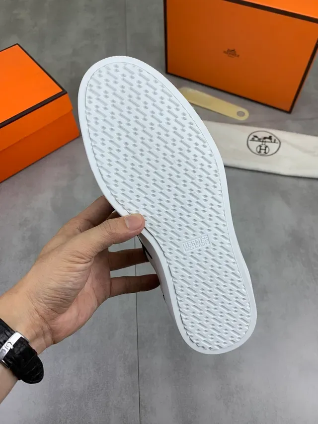 Hermès H Sneaker 白色灰色麂皮生活方式运动鞋 2