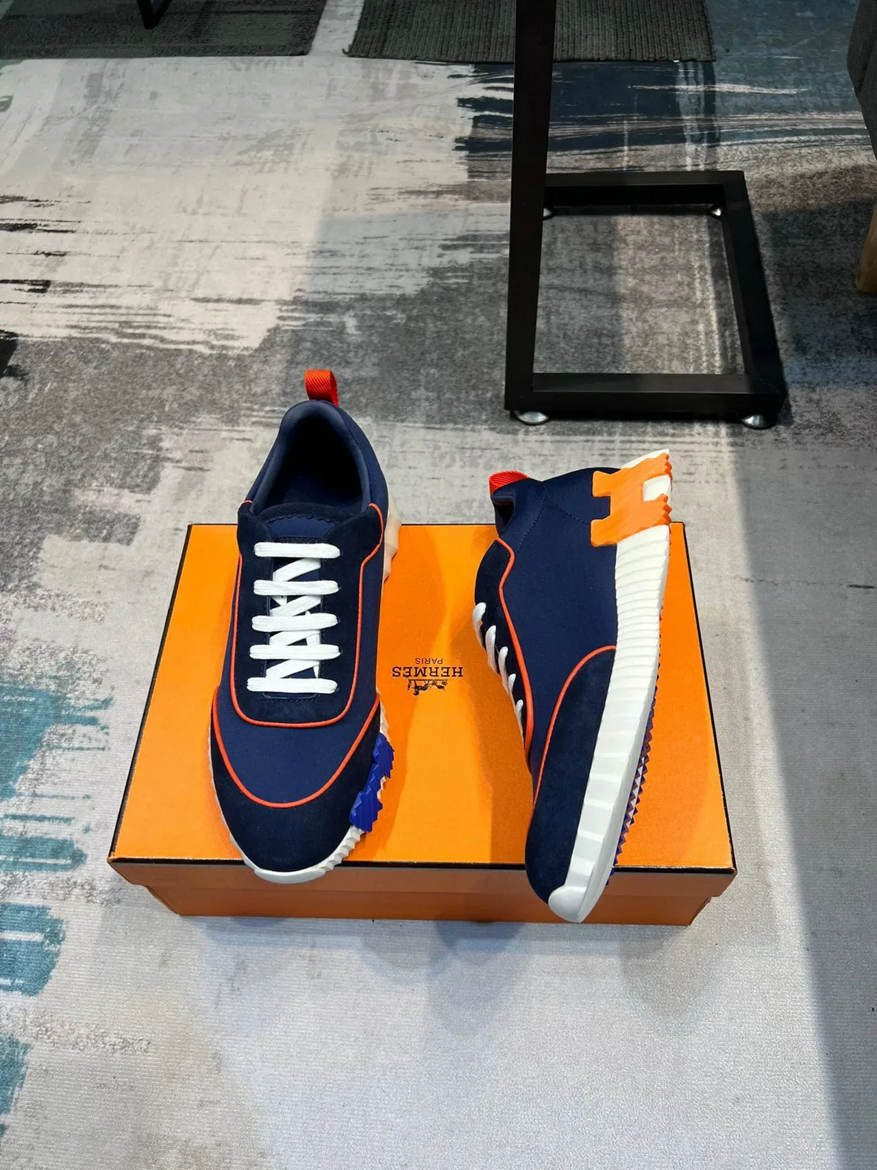 Hermès حذاء أسلوب حياة بـ Navy Orange و Neoprene على الجزء العلوي مع تفاصيل التوصيل 5