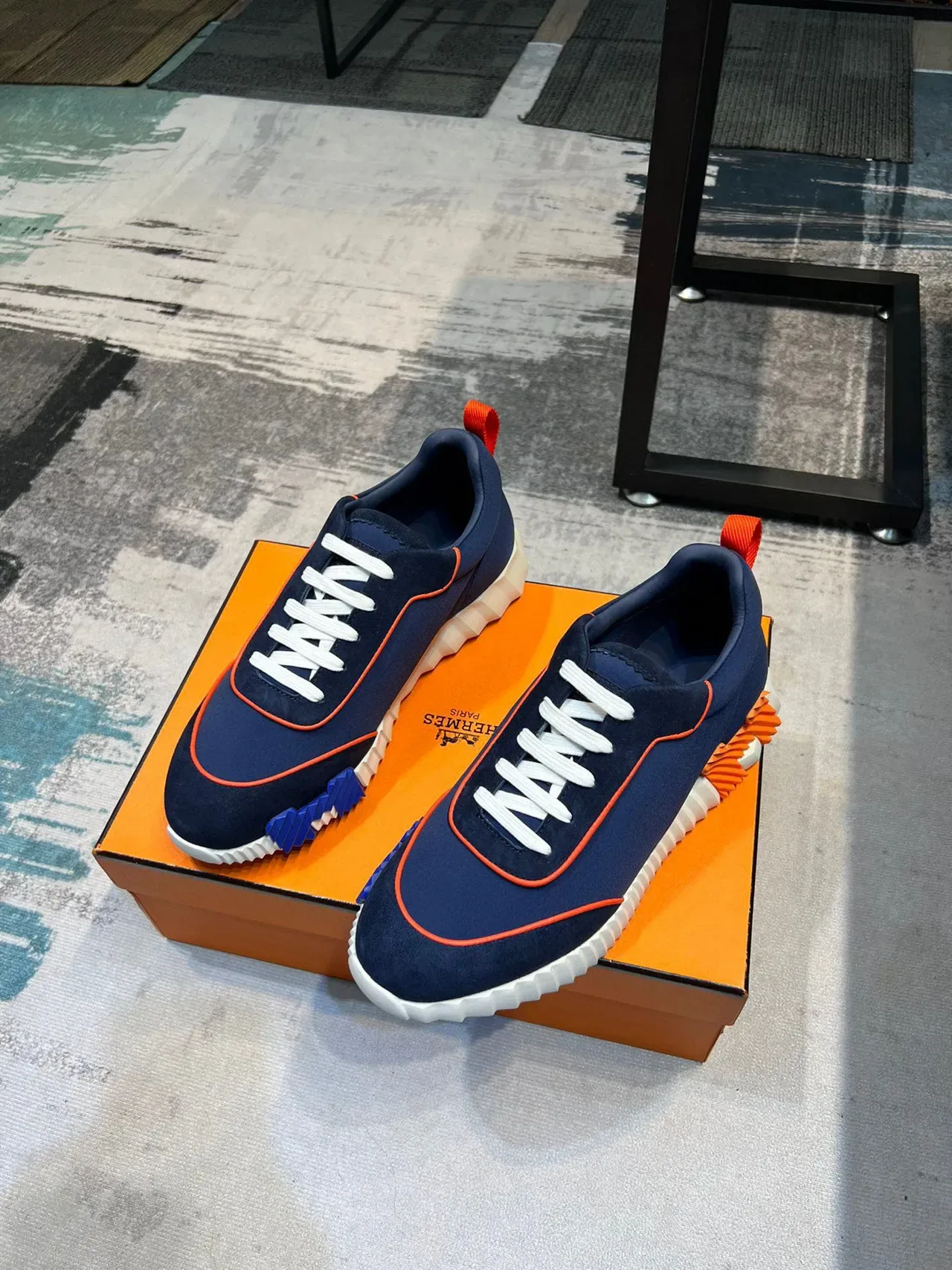 Hermès حذاء أسلوب حياة بـ Navy Orange و Neoprene على الجزء العلوي مع تفاصيل التوصيل 6