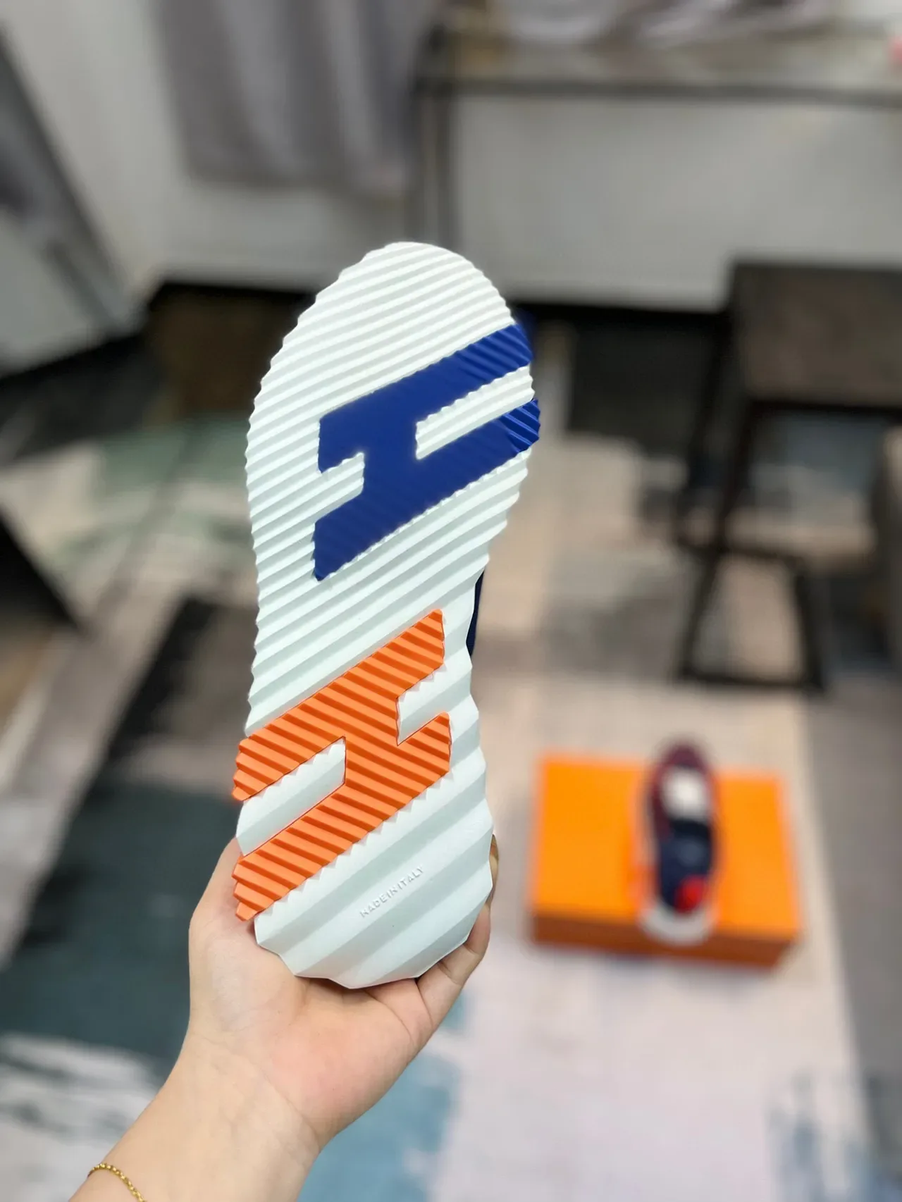 Hermès حذاء أسلوب حياة بـ Navy Orange و Neoprene على الجزء العلوي مع تفاصيل التوصيل 9