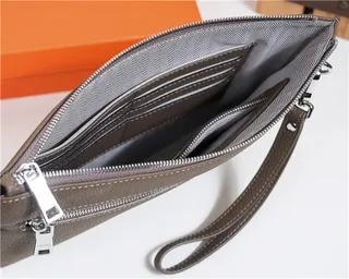 Hermès Bleu marine Cuir texturé grainé Logo H embossé wristlet 2