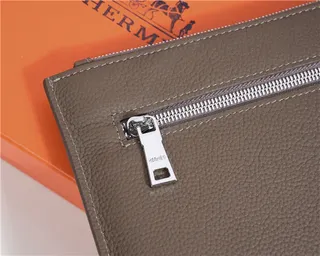 Hermès Bleu marine Cuir texturé grainé Logo H embossé wristlet 4