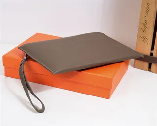 Hermès Bleu marine Cuir texturé grainé Logo H embossé wristlet 5