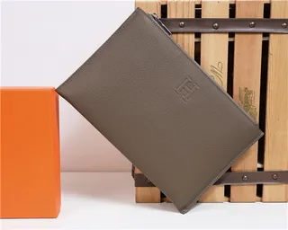 Hermès Bleu marine Cuir texturé grainé Logo H embossé wristlet 9