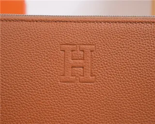 Hermès Bleu marine Cuir texturé grainé Logo H embossé wristlet 24