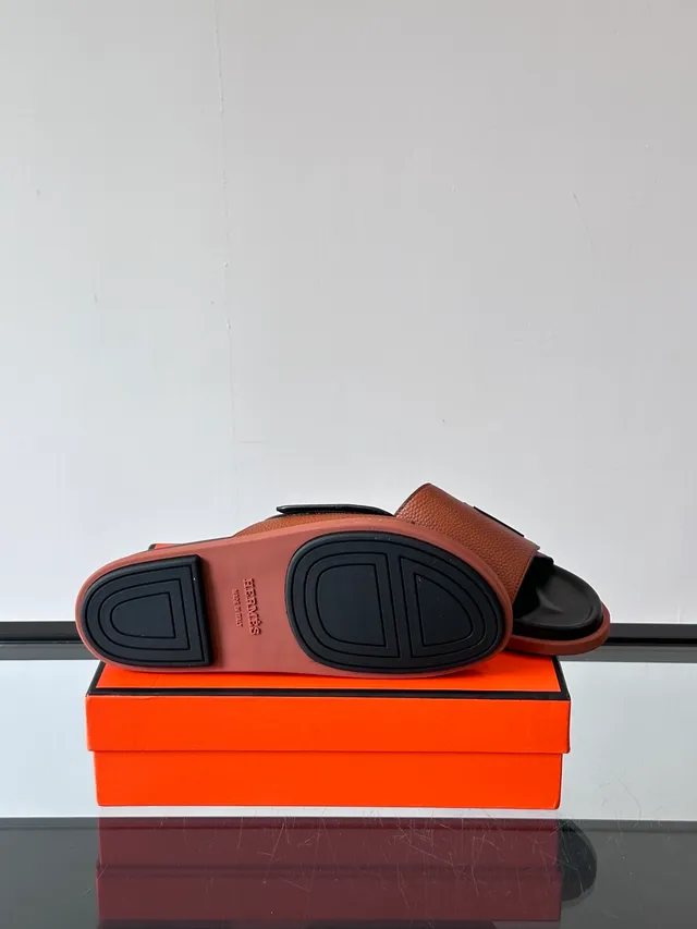 Hermès Oran Black Brown Pebbled Leather Strap Embossed H Logo Slippers 2