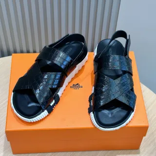 Hermès Oran Black Croc-Embossed Casual Sandals