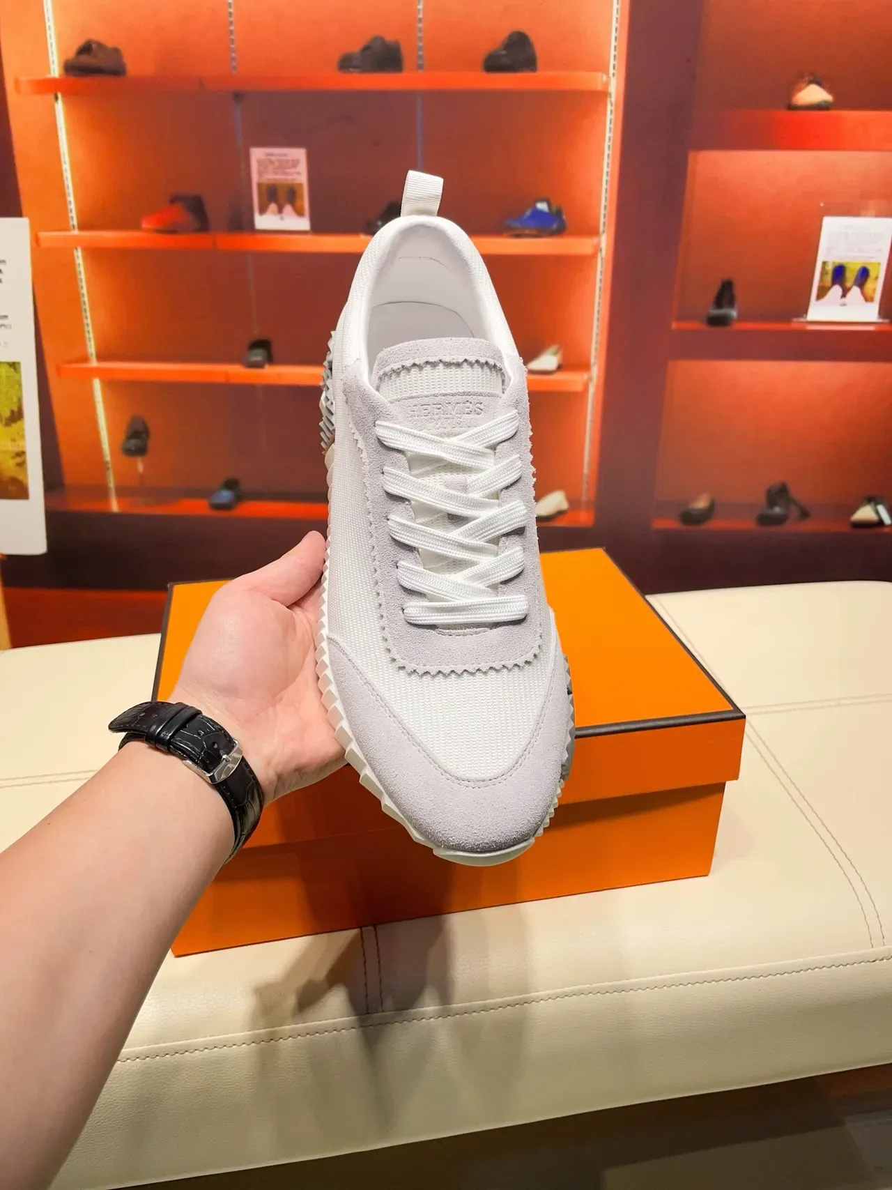Hermès Oran Cinza Branco Sola Intermediária Esculpida Sulcada Camurça Camada E Malha Texturizada Superior Tênis Lifestyle 6