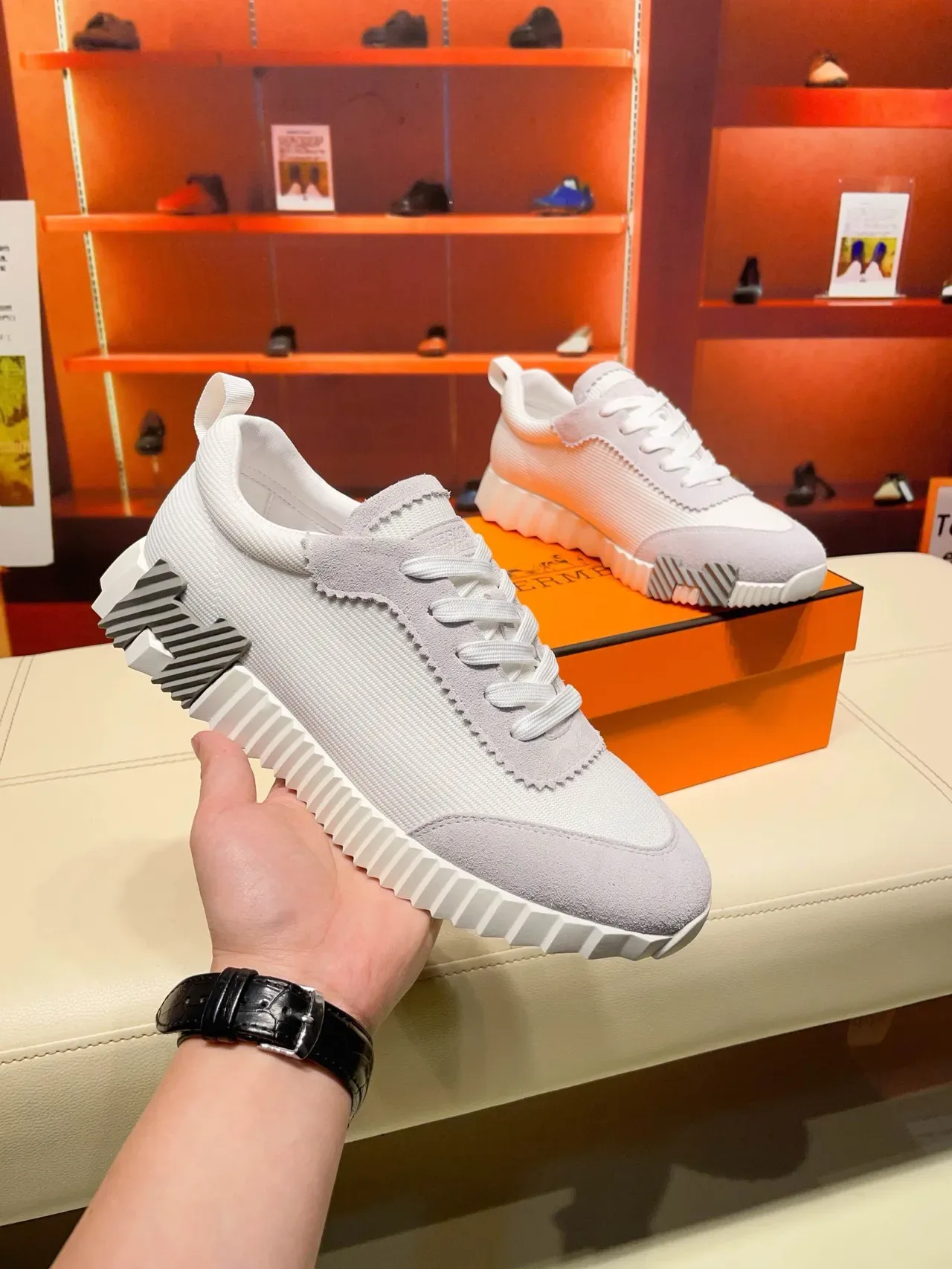 Hermès Oran Cinza Branco Sola Intermediária Esculpida Sulcada Camurça Camada E Malha Texturizada Superior Tênis Lifestyle 8