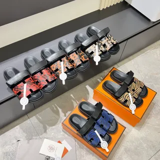 Hermès Oran H-Strap 动物印花拖鞋